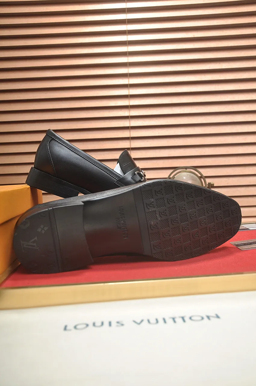 Men's men's shoes 💰540💶 [LV] (original single cowhide lining) 🍀LV's latest genuine leather business suit shoes are launched simultaneously on the official website. The first-layer cowhide imported from Italy is made of heavy gold, 💥official website 1:1 rubber outsole. Versatile to wear, high-end without losing class, and the color combination is extraordinary. This four-season style is alluring when worn on your feet, showing off your big-name flair. Standard code 38-45 (45 customized)
